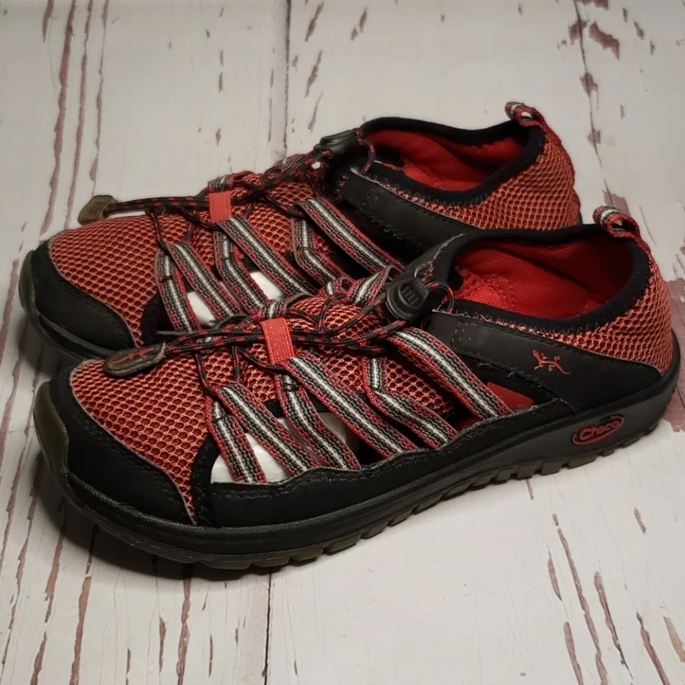 Chaco water shoes youth size 4